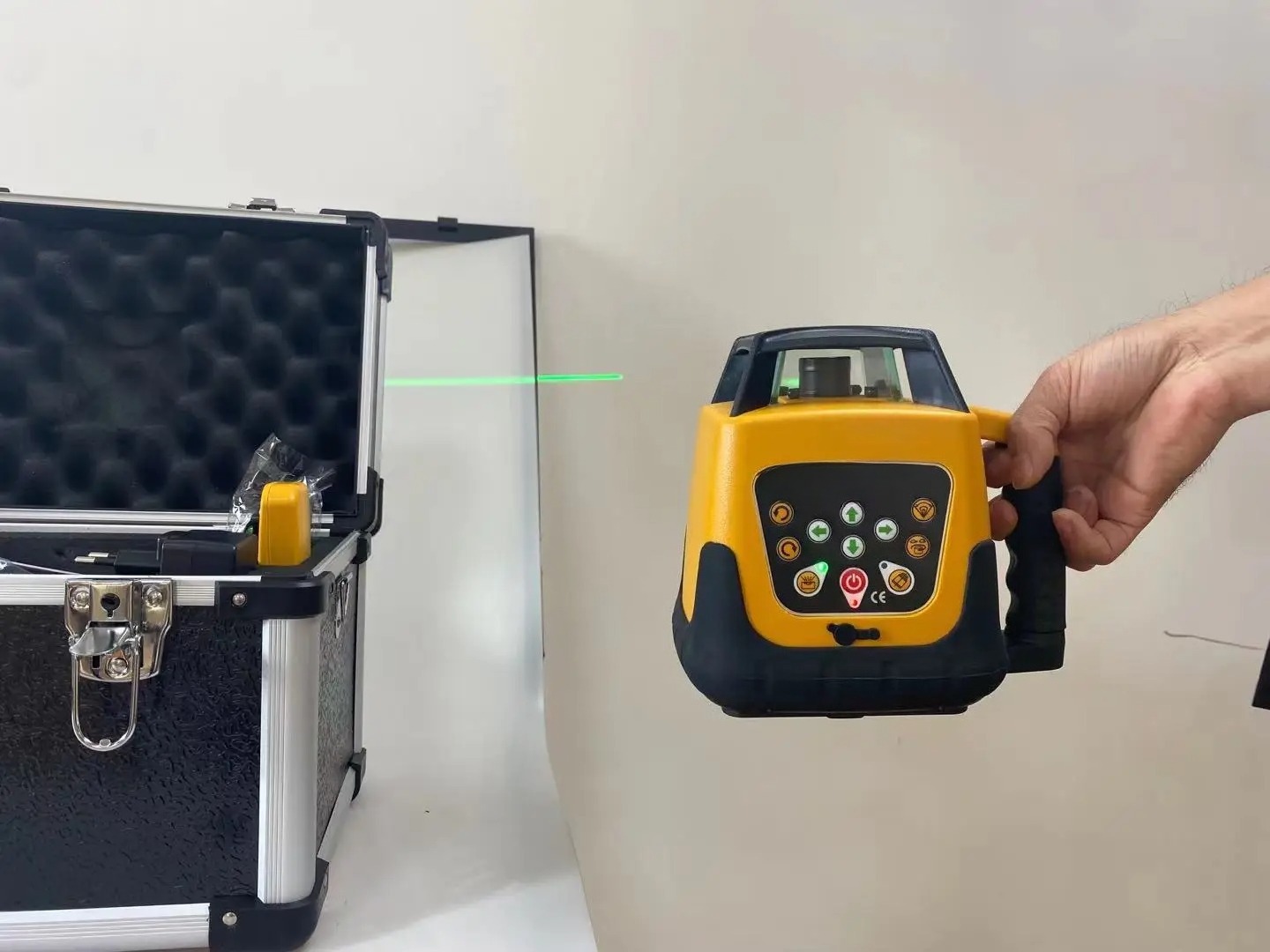 高精度自動電子セルフレベリング360度回転レーザー3Dグリー - Rotary Laser Level 500M Range のレビューと価格